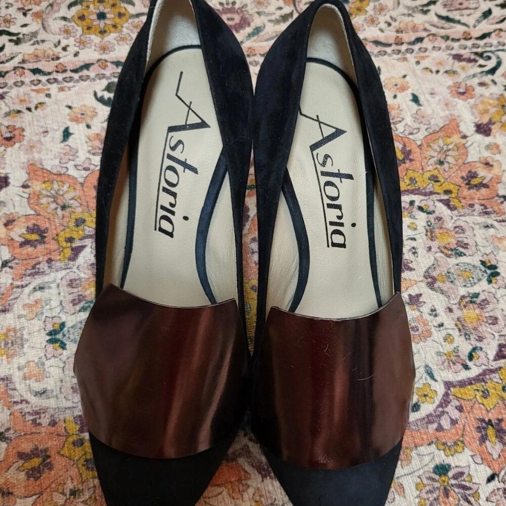 ASTORIA Black Suede Pumps - Picture 10 of 10